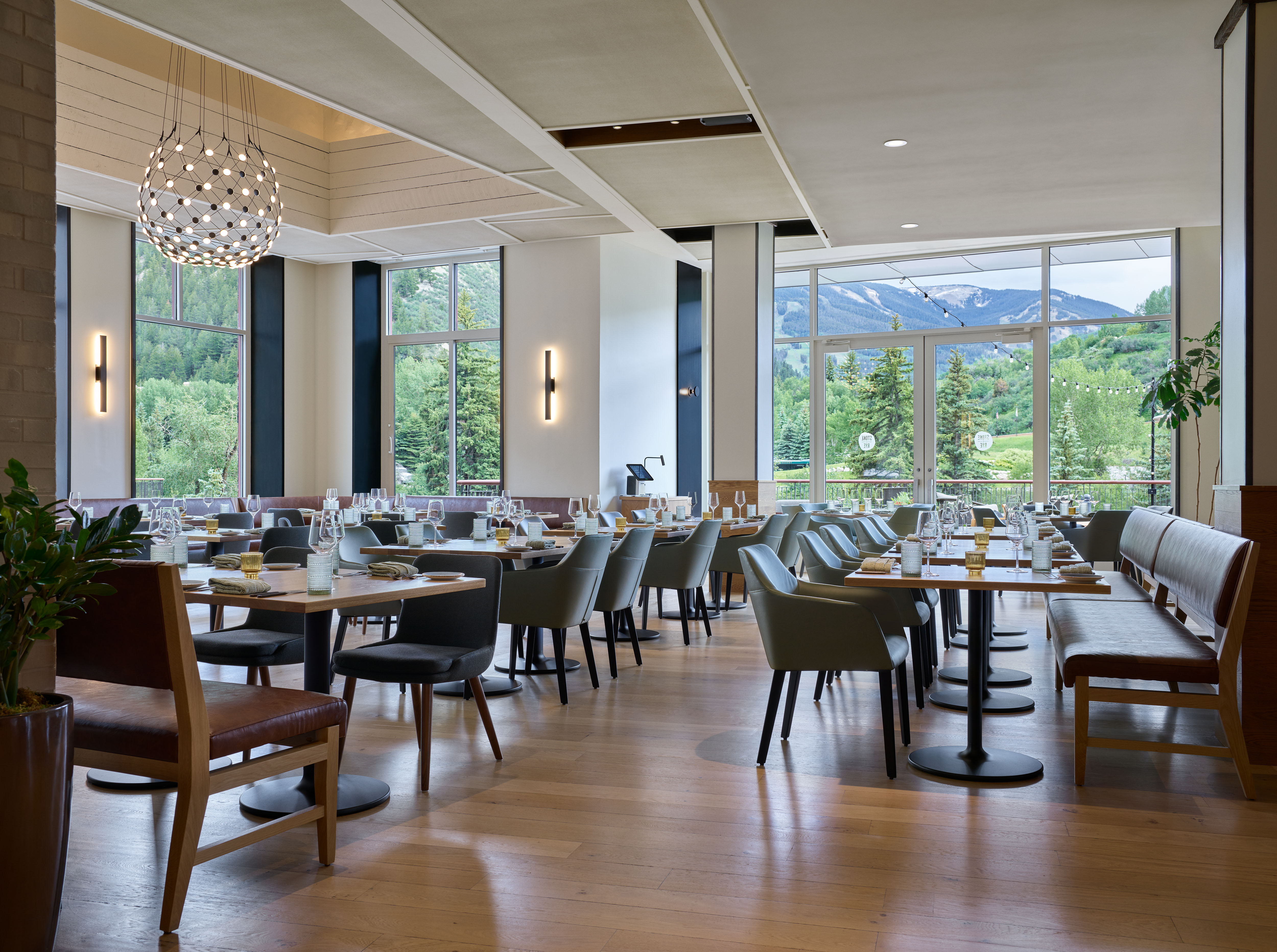 the-sunlit-dining-room-at-stoke-rye